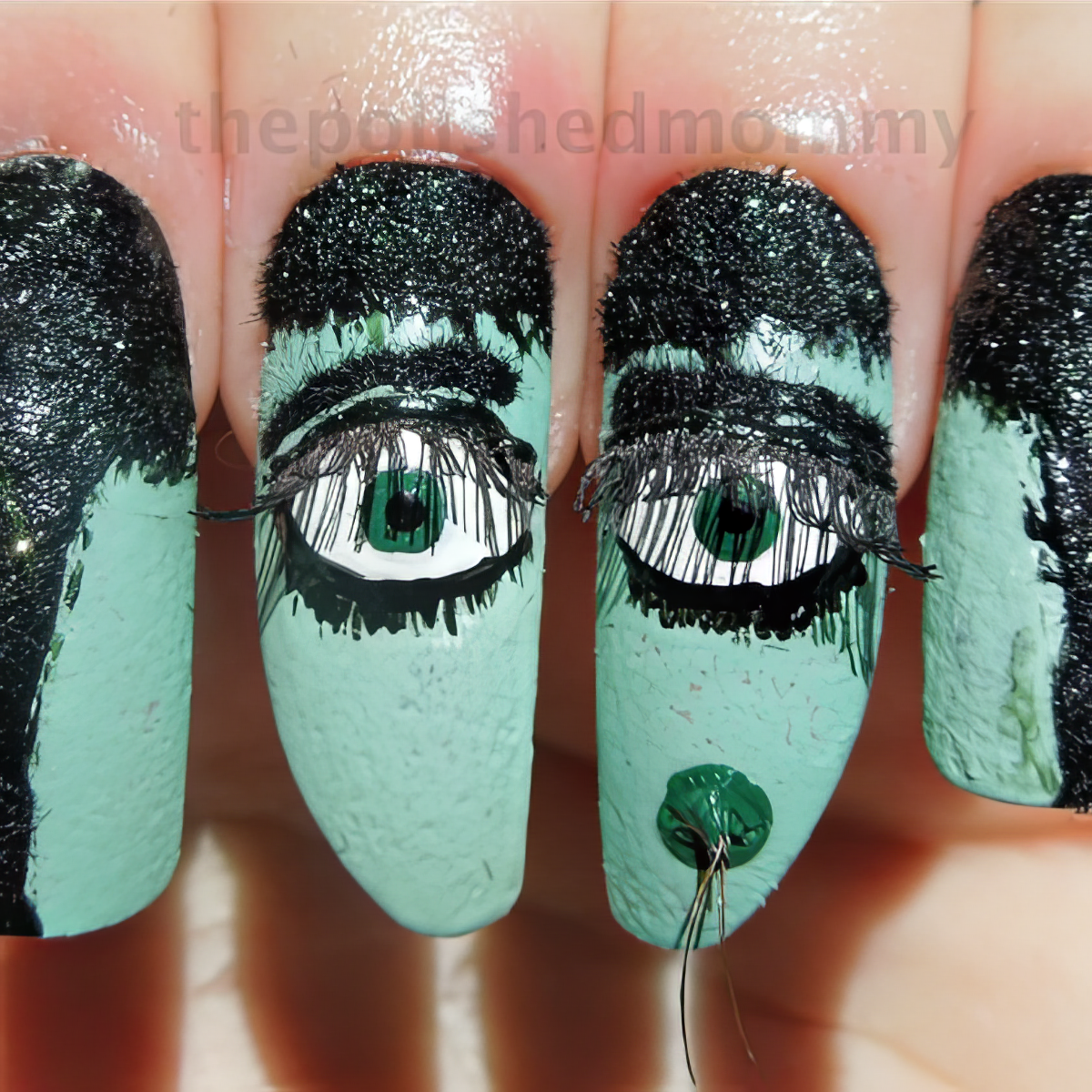 Have witchy nails this Halloween!