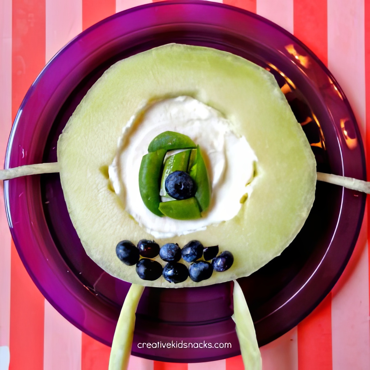 Try this Mike Wazowski yummy recipe with your kids while watching again the Monster Inc. movie!