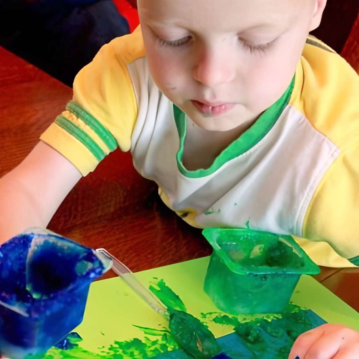 420 paint together from Hands On as we grow, Activities For Smaller Kids to do When The Big Kids Go To School