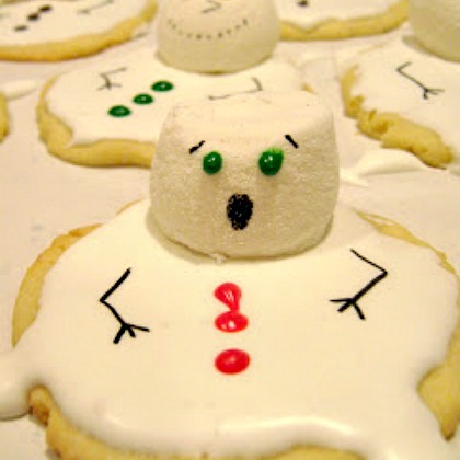MELTED SNOWMAN COOKIES, 25 super silly snack ideas, snack ideas for kids, kids snacks, healthy food, creative snack ideas, cute snacks