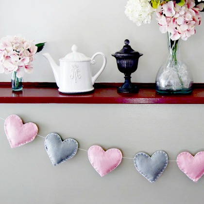 puffy heart bunting, Lovely Valentine's Day Garland Ideas