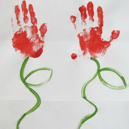 Create this lovely red handprint flowers with your toddlers today!