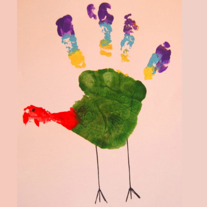 Create this yummy turkey handprint art with your toddlers for dinner!