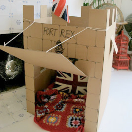 fort fort, Cardboard Forts, Cardboard projects, ways to play with cardboards, crafts for big kids, cardboard boxes crafts