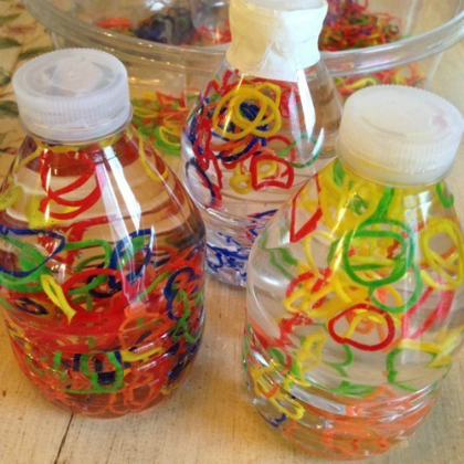 loom bands, sensory bottles for toddlers, toddler activities, creative bottles, DIY sensory bottle ideas