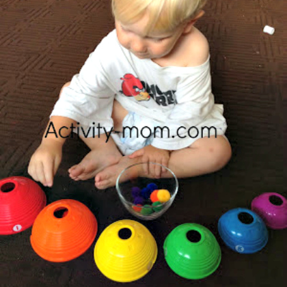 sorting bowls, Pom-Pom Activities for Toddlers, Play ideas for toddlers, kids crafts, kids activities