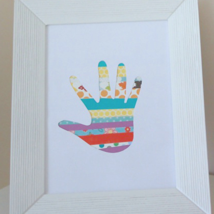 Make and frame this paper strip handprint art with your toddlers!