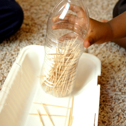 toothpicks, sensory bottles for toddlers, toddler activities, creative bottles, DIY sensory bottle ideas