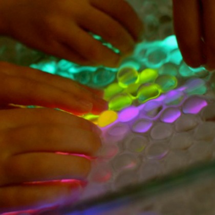 Water Beads and Glow Sticks-25 enjoyable whacky ways to play with water beads 