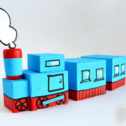 cardboard box train-for-preschoolers-party-ideas-diy-easy-and-crafty