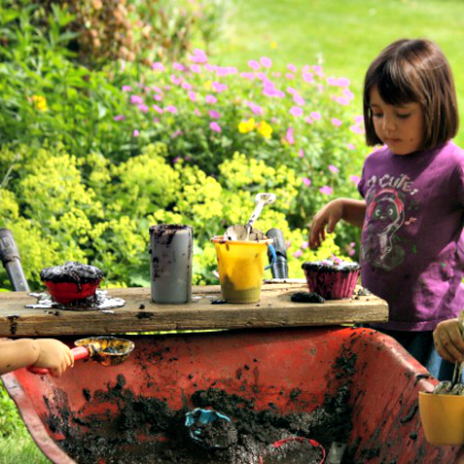 DIY Moveable Dirt Kitchen with the kids!