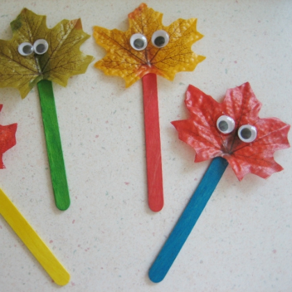 leaf stick puppets, Fall Leaf Crafts for Preschoolers, autumn art ideas, fall art projects, crafts for kids, leaf arts, fall leaf arts for kids, activities for preschoolers