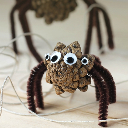 pinecone spiders for preschoolers!