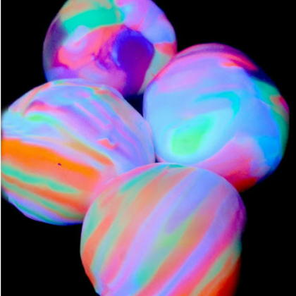DIY glow in the dark bouncy balls - home bade glow in the dark bouncy balls as a night time craft for kids