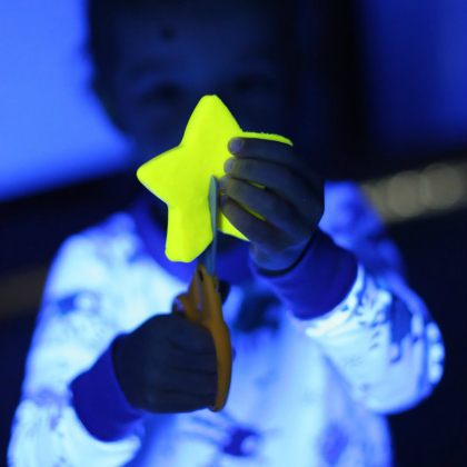 glow in the dar playdough as a night time craft for kids