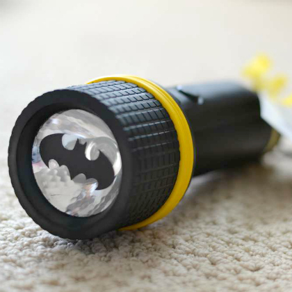 batman lightfor-super-hero-themed-party-kids-teens-and-adults- diy-craft--souvenir