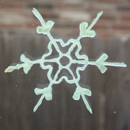 window cling snowflakes, Snowflake Crafts, winter crafts, snow activities. snowflake projects, winter activities for kids. Christmas crafts, Christmas projects