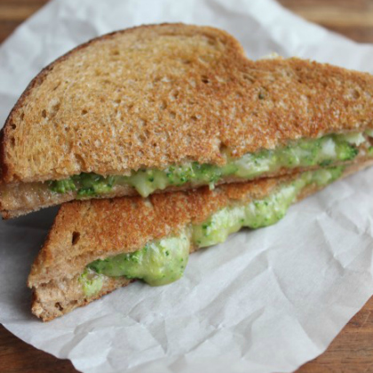broccoli grilled cheese, Healthy Toddler Lunch, healthy food ideas, healthy recipes, easy to make lunch for kids, lunch recipes, yummy easy lunch recipes, veggie recipes for kids, healthy and delicious lunch recipes
