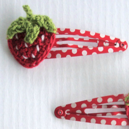 diy-strawberry-Crochet-for-kids-hair-clip