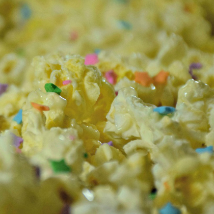 white chocolate buttered popcorn, Popcorn Recipes, Yumtastic Popcorn Recipes For Kids, Popcorns, how to cook popcorn, cute popcorn recipe, food for kids, kid's snacks, snack ideas for kids