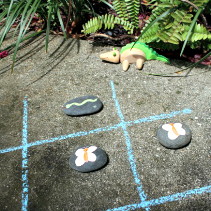 bug tac toe, Rock Crafts, rock art projects, things to do with rocks, rock crafts for kids, stone crafts, stone projects, stone projects for kids