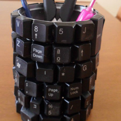 keyboard cup, Tin Can Craft, recycled cans, recycling projects, ways to recycle cans, can projects for kids, tin can projects for children, ways to recycle cans, can crafts for kids