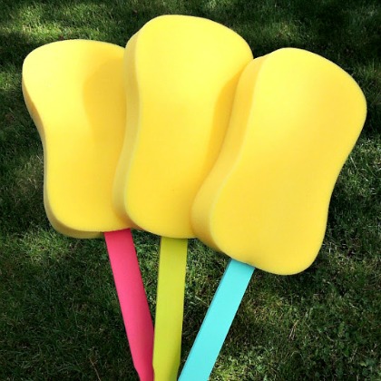 diy-balloon-paddles, 25 Spunky Sponge Crafts and Activities for Kids, Sponge ideas. ways to play with sponge, how to play with sponge. sponge activities