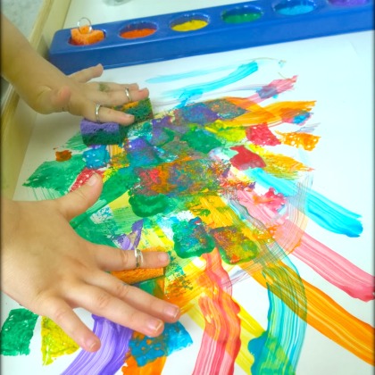 sponge painting, 25 Spunky Sponge Crafts and Activities for Kids, Sponge ideas. ways to play with sponge, how to play with sponge. sponge activities