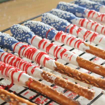 4th of July Dipped Pretzels Recipe. Red, Blue and White. USA Flag. Memorial Day, Independence Day