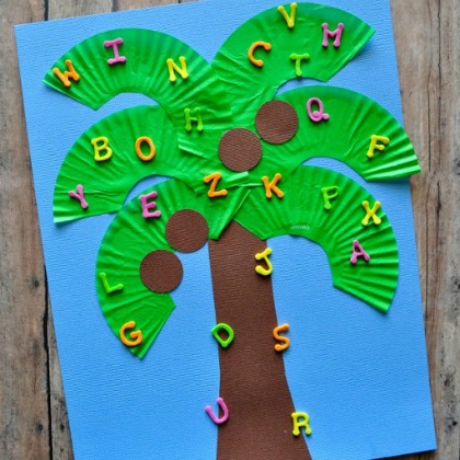 chicka chicka boom boom, 25 Groovy Green Crafts For Preschoolers, green crafts, crafts for preschoolers, easy diy crafts, green projects, project ideas for preschoolers, earth day ideas, green colored crafts