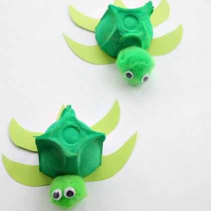 egg carton turtles, 25 Groovy Green Crafts For Preschoolers, green crafts, crafts for preschoolers, easy diy crafts, green projects, project ideas for preschoolers, earth day ideas, green colored crafts