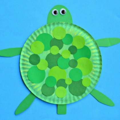 paper plate turtle, 25 Groovy Green Crafts For Preschoolers, green crafts, crafts for preschoolers, easy diy crafts, green projects, project ideas for preschoolers, earth day ideas, green colored crafts