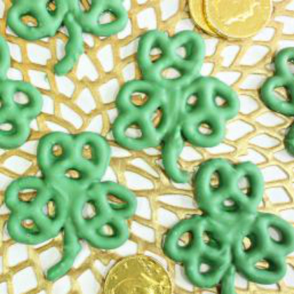 shamrock-pretzels green cookies