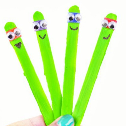 tmnt puppets, 25 Groovy Green Crafts For Preschoolers, green crafts, crafts for preschoolers, easy diy crafts, green projects, project ideas for preschoolers, earth day ideas, green colored crafts