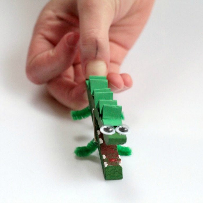 Chomping Clothespin Alligator Craft For Kids