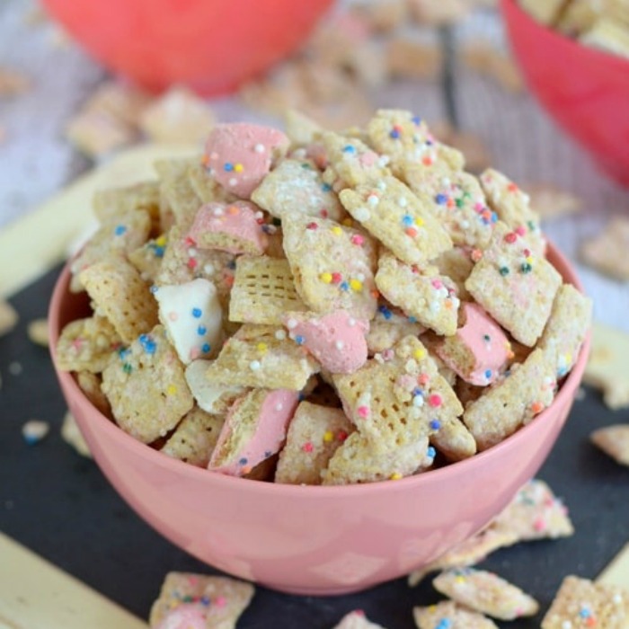 Frosted Animal Cookie Muddy Buddies for the kids!