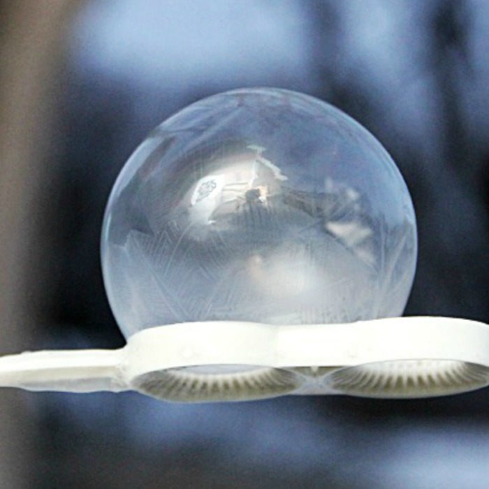 BUbbles, Super Awesome and Cool Winter Science Experiments